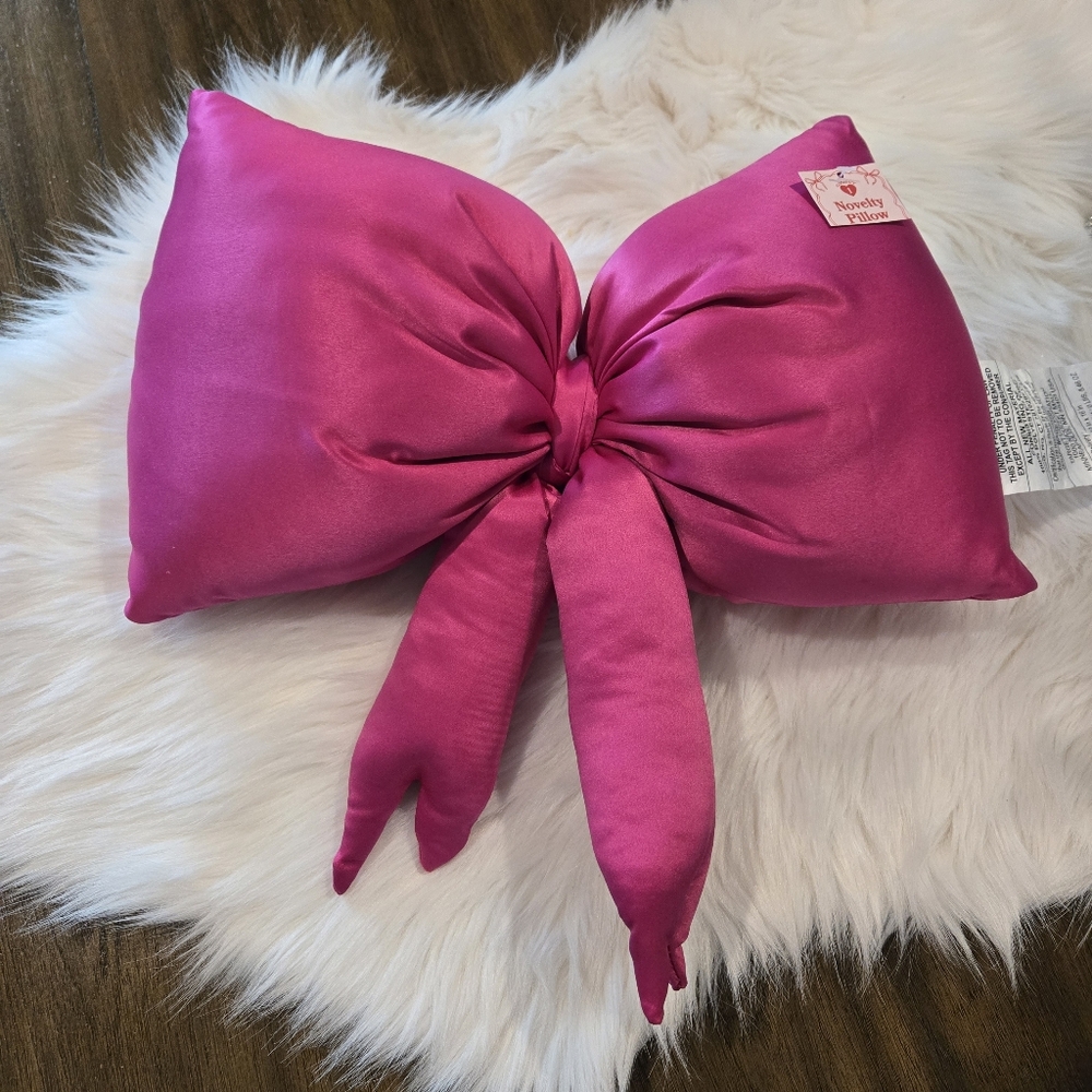 NWT 10X16IN Target Pink Bow Throw Pillow